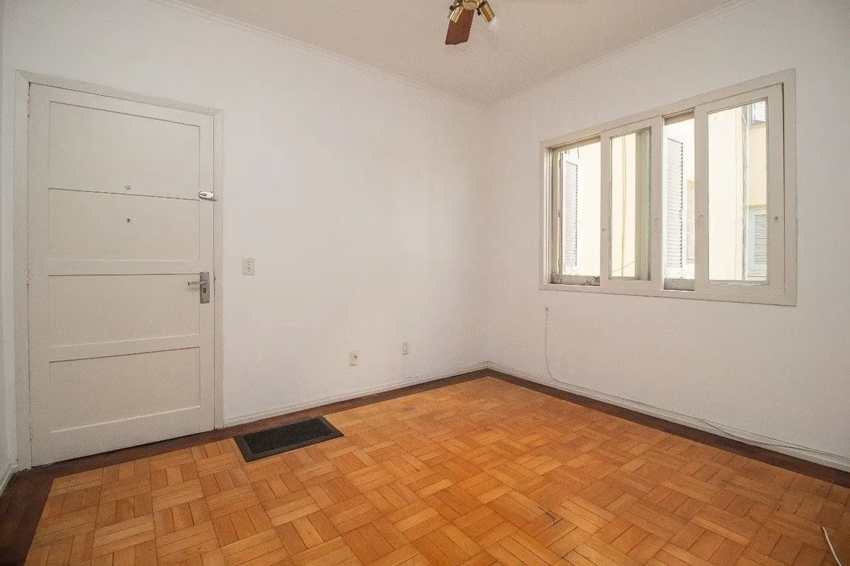 Imagem Apartamento de 1 quarto à venda no Edifício Britânia na Avenida Independência em Porto Alegre - 45,24 m² Privativos e Portaria 24h