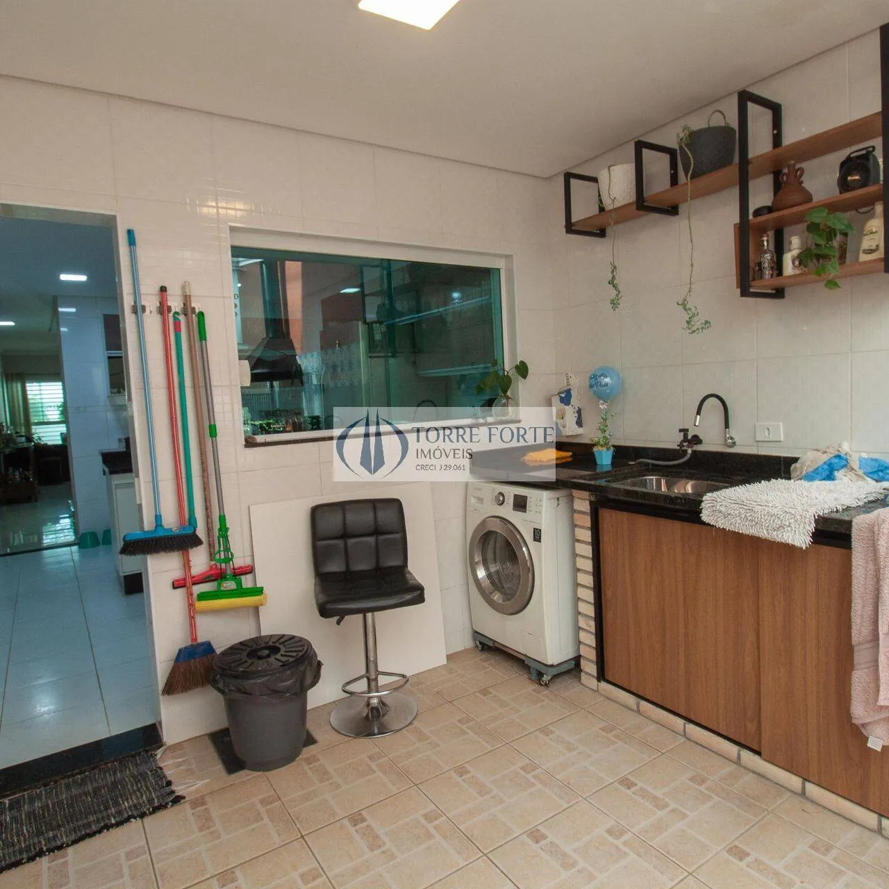 Imagem Linda casa com 3 suítes , churrasqueira, varanda , 2 vagas