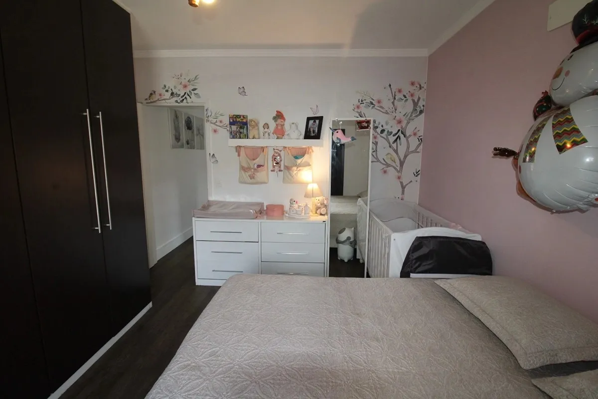 Imagem Casa à Venda - Recém-Reformada e Completa