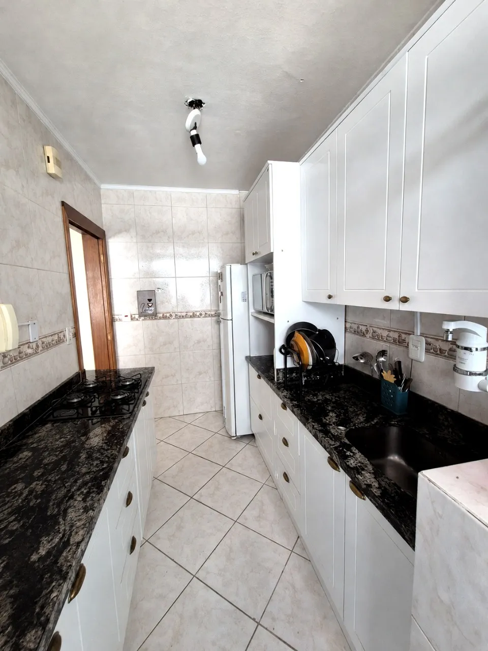 Imagem Apartamento 2 dormitórios, semi-mobiliado, para locação no Jardim Dona Leopoldina. Térreo elevad...