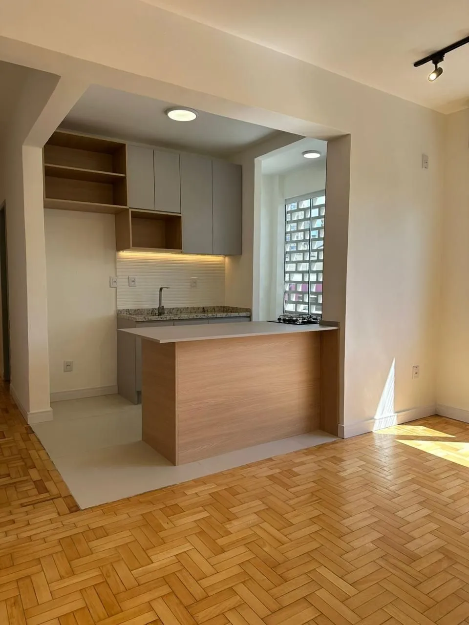 Imagem Apartamento Reformado por Arquiteta | 2 Dormitórios | 59,84m² | Cidade Baixa