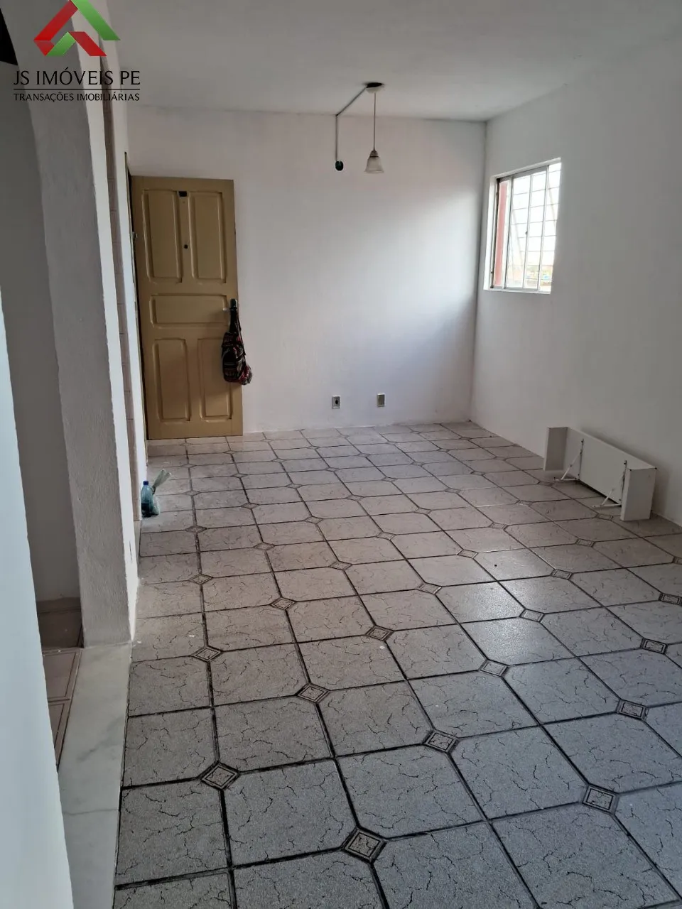 Imagem Apartamento à venda em Jaboatão dos Guararapes-PE, bairro Candeias, 2 quartos, 2 salas, 2 banheiros, 1 suíte, 70m² de área. Aproveite!