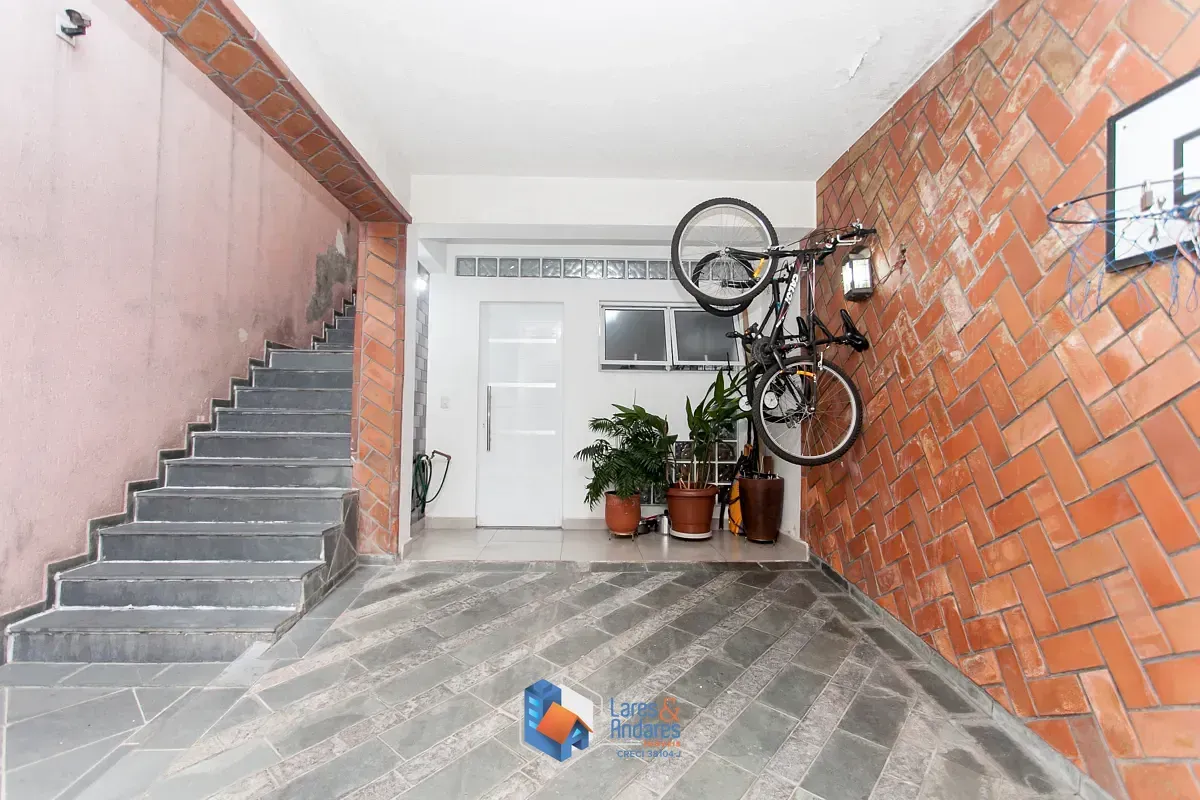 Imagem Sobrado para venda em São Domingos com 3 quartos, sendo 1 suíte, 164m²