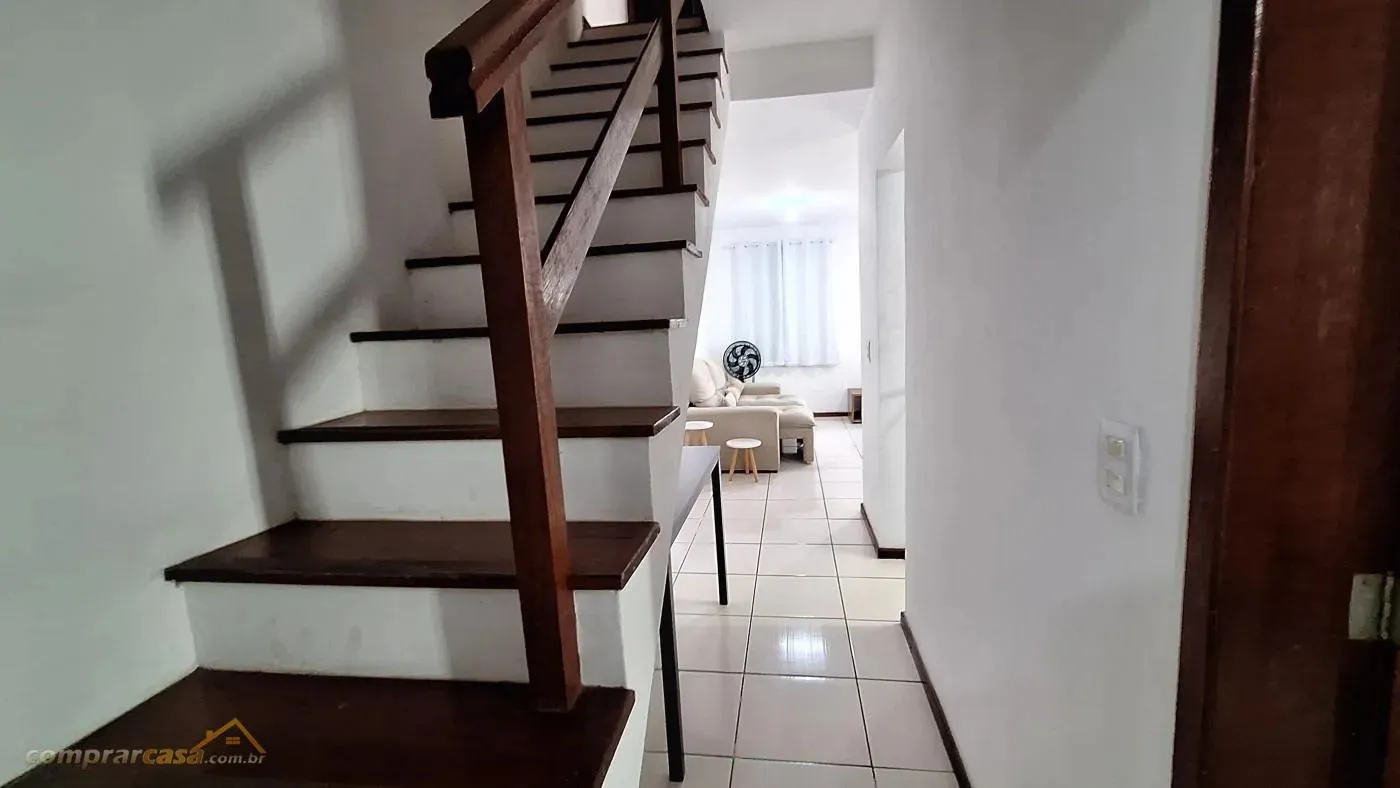 Imagem Casa em Condomínio para Venda em Cabo Frio / RJ no bairro Palmeiras