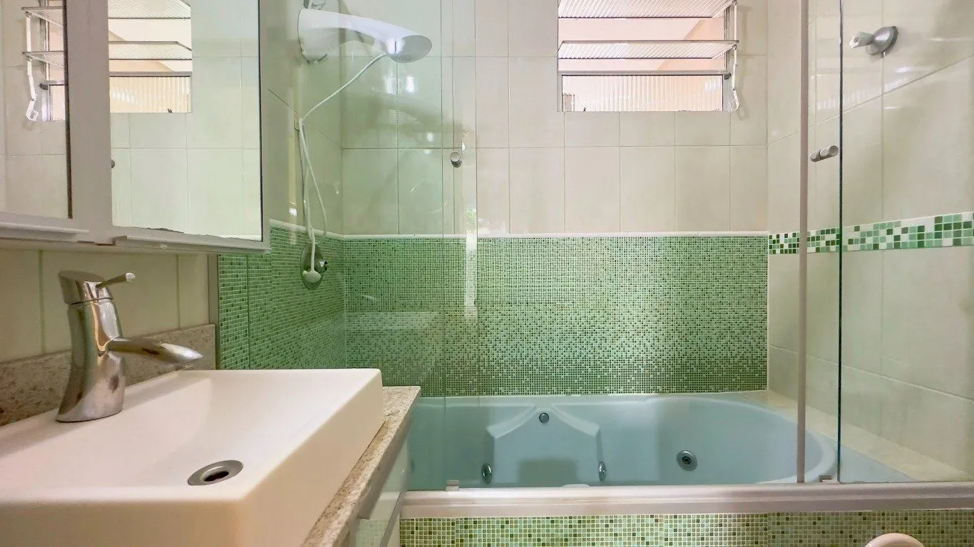 Imagem Casa de 3 dormitórios à venda no Bairro Azenha, Porto Alegre.