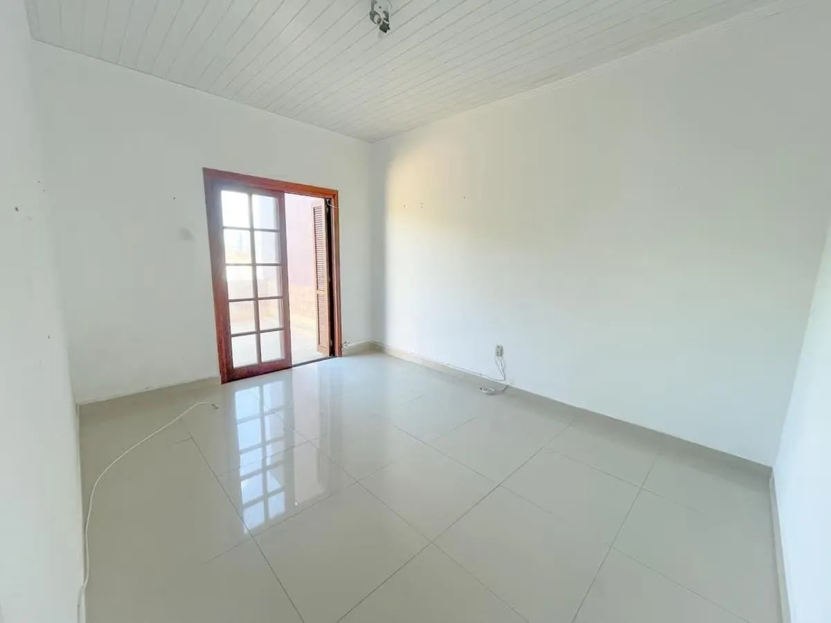 Imagem Apartamento de 3 dormitorios à venda em São Sebastião, Porto Alegre.