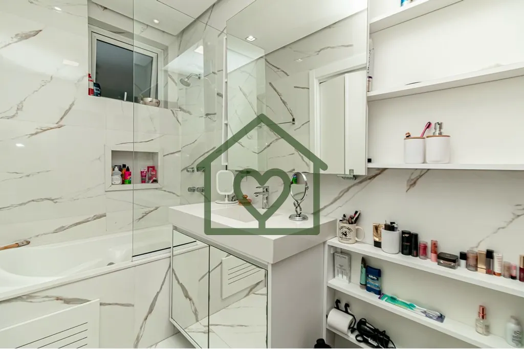Imagem Apartamento Garden à venda no Centro Histórico de Porto Alegre, com 145,12 m2 de área privativa e...