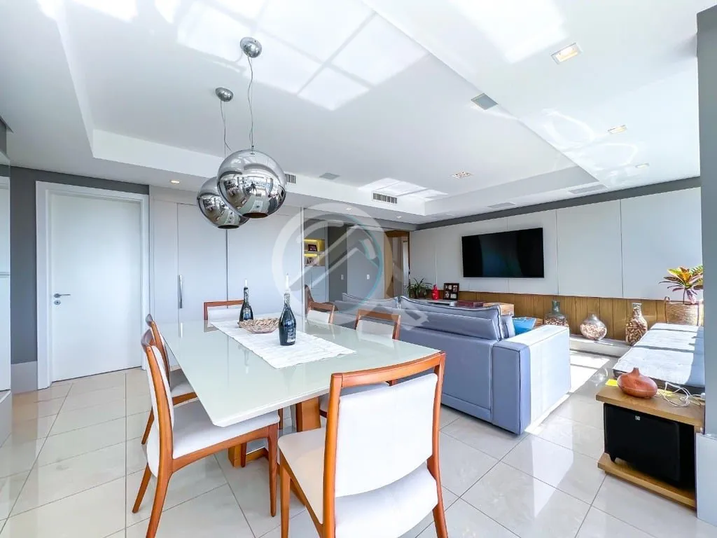 Imagem Apartamento semi mobiliado parte alta do bairro com vista! São 3 suítes todas com piso aquecidos (...