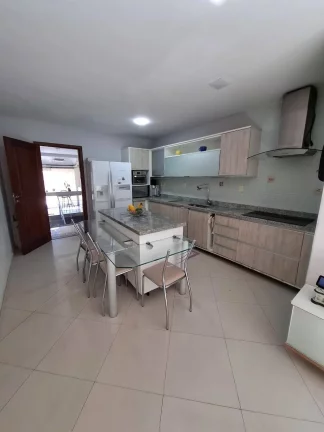 Imagem Vendo esta espetacular casa em Nova Friburgo. Próximo ao centro.