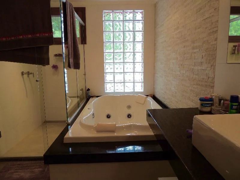 Imagem Casa para Venda com 3 dormitórios, sendo 2 suites e 3 vagas no bairro Belém Novo
