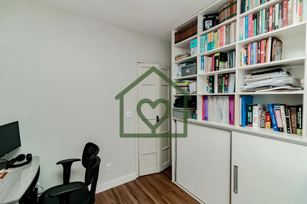 Imagem Apartamento com 3 dormitorios, banheiro social, area de serviço com armarios, banheiro auxiliar, sa...