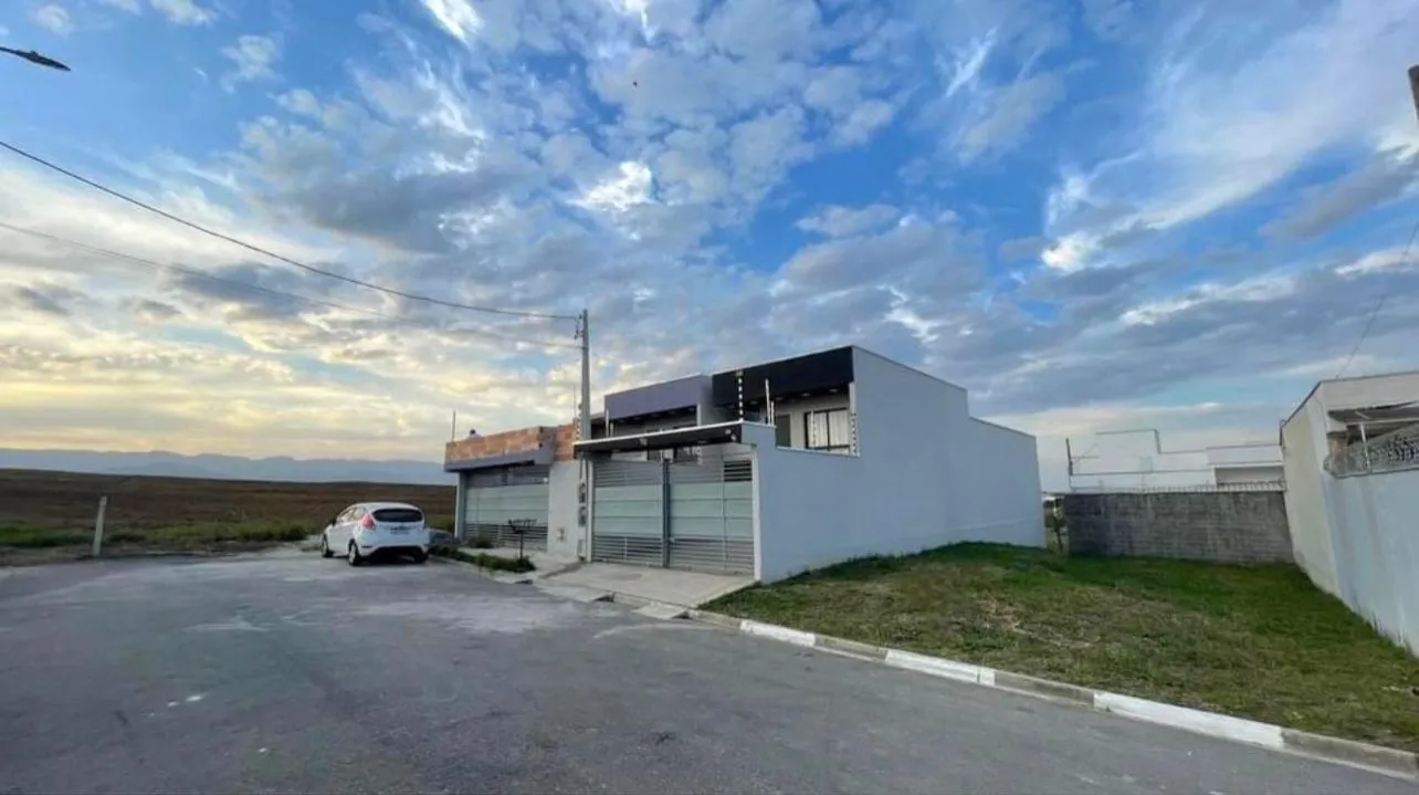 Foto do imóvel Oportunidade Imperdível: Terreno de 176m² no Loteamento Flamboyant, Ideal para Construção e Investimento.