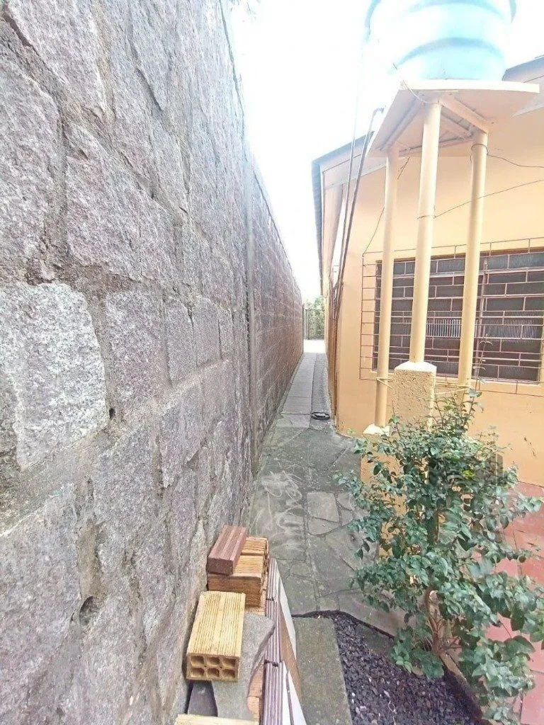 Imagem Casa de 2 dormitórios no bairro Campo Novo