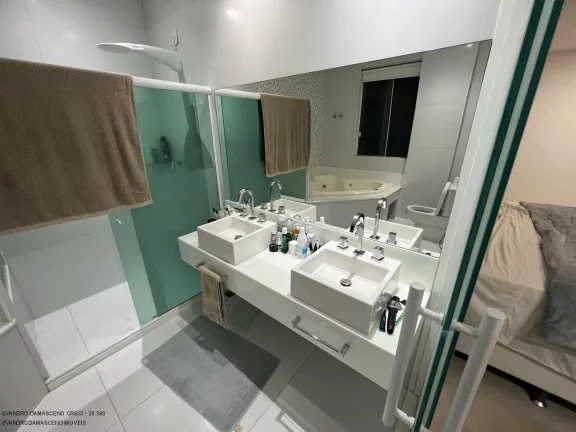 Imagem Casa de luxo em condomínio no Portão: 5 quartos, 5 suítes, 3 salas, 2 banheiros, 6 vagas, 1.500m² em Lauro de Freitas-BA