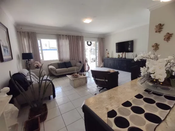 Imagem Casa de 240m² à venda, com 3 quartos (1 suíte), localizada em Candeias, Jaboatão dos Guararapes - Pernambuco.