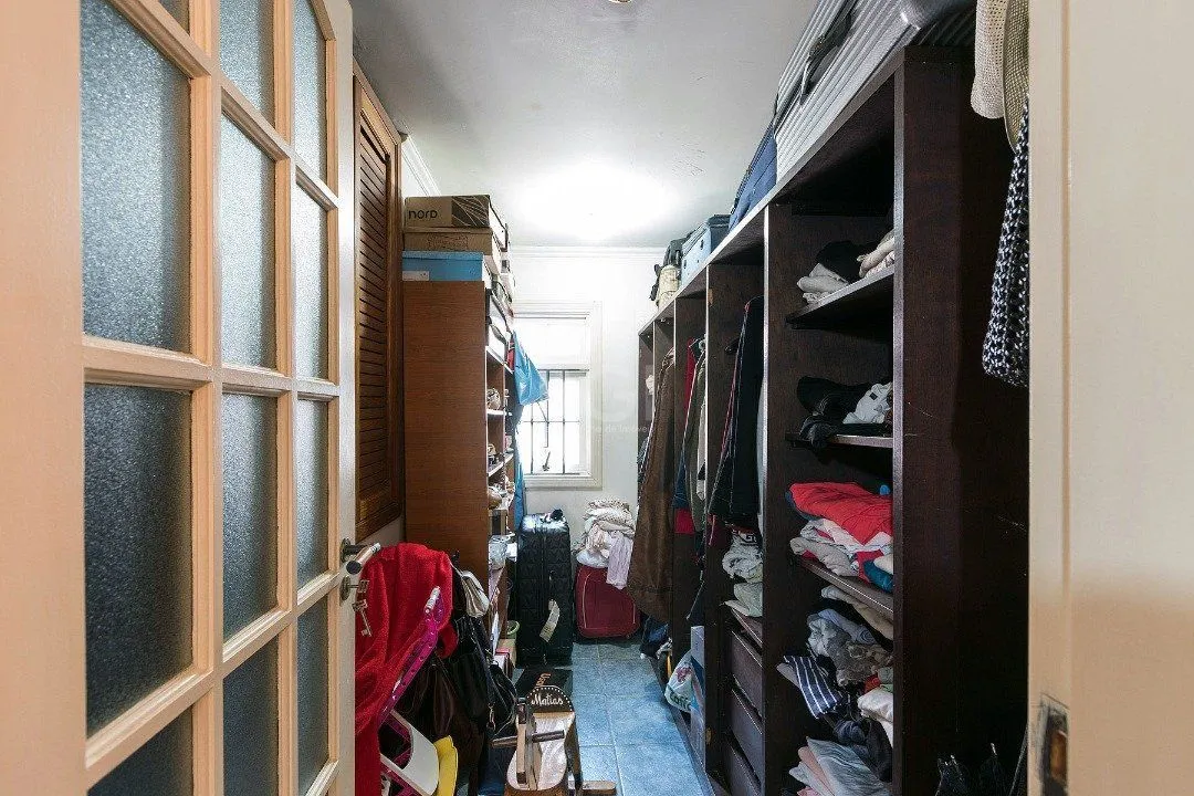 Imagem Casa para Venda - 320m², 5 dormitórios, sendo 2 suites, 3 vagas - Tristeza