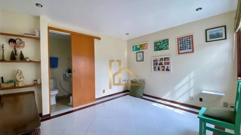 Imagem Casa com 5 dormitórios sendo 2 suítes à venda, 220 m² por R$ 990.000 - Golfe - Teresópolis/RJ