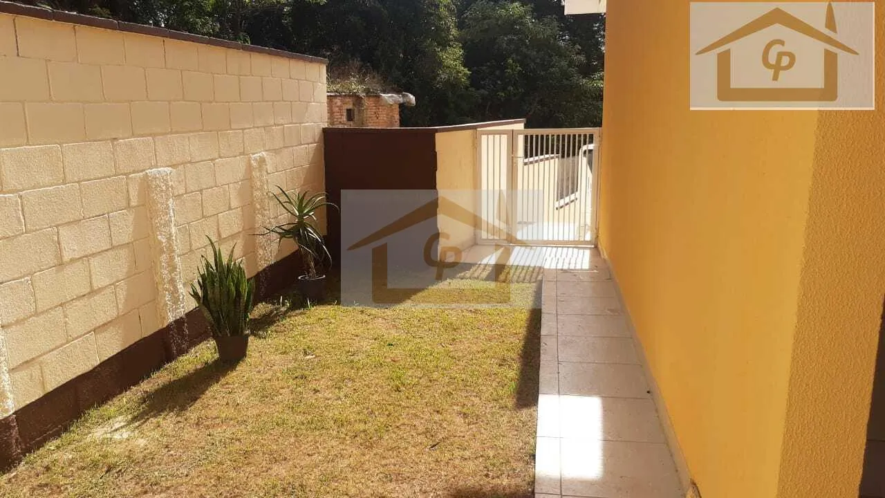 Imagem Casa com corredor lateral, 3 quartos sendo um suíte, 2 vagas