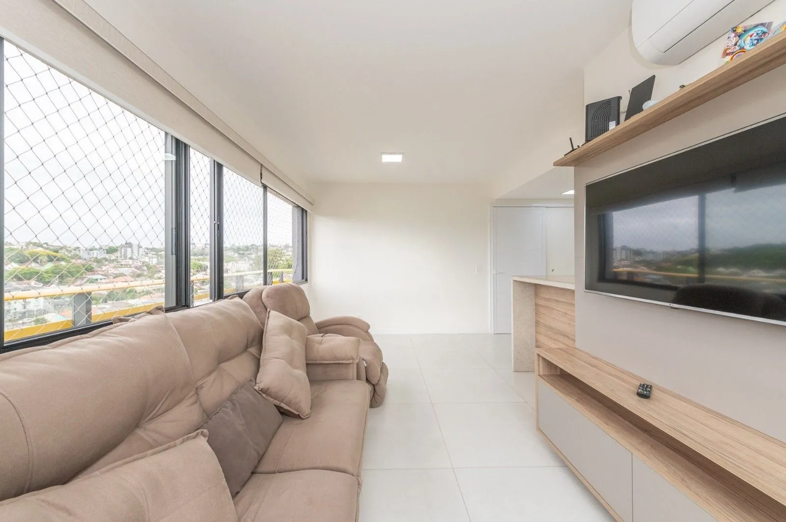 Imagem Yellow residence Apartamento de 2 Dormitórios Semimobiliado com 2 Vagas Próximo a Pucrs