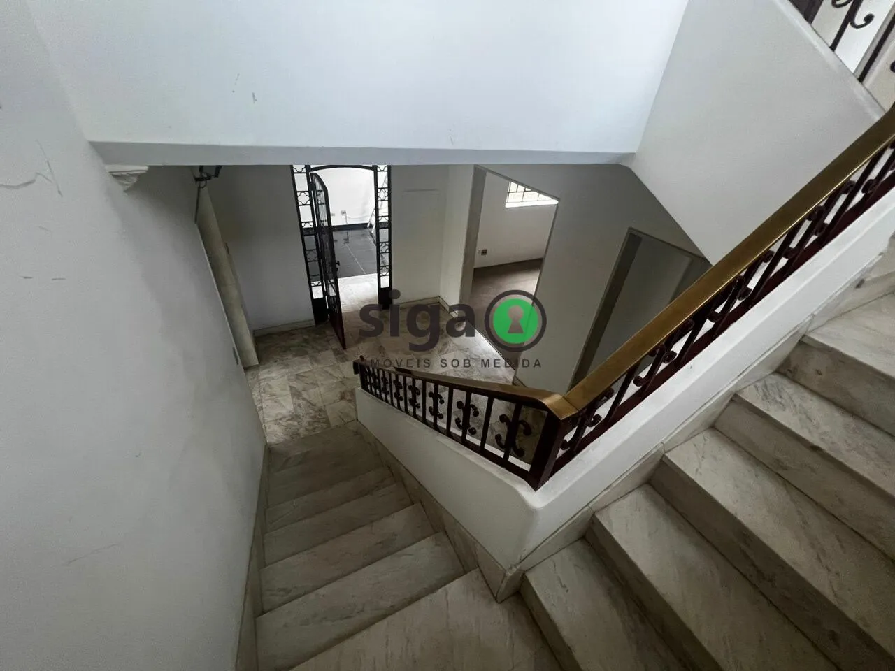 Imagem Casa Comercial para Venda ou Locação com 13 salas, 10 vagas, 9 banheiros no Jardim Paulista.