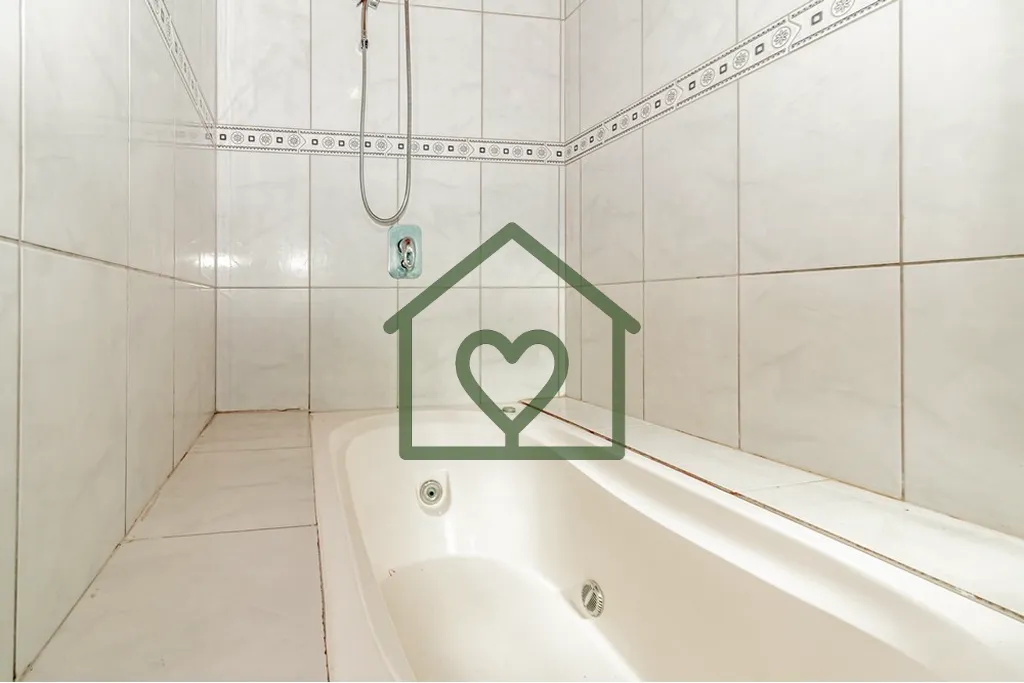 Imagem Charmosa casa em estilo cabana rústica, com 3 dormitórios e 2 banheiros, ideal para quem busca con...
