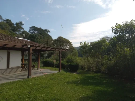 Imagem "Já pensou morar num paraíso com nascentes, colinas, e 7 casas a apenas 50km de São Paulo?"