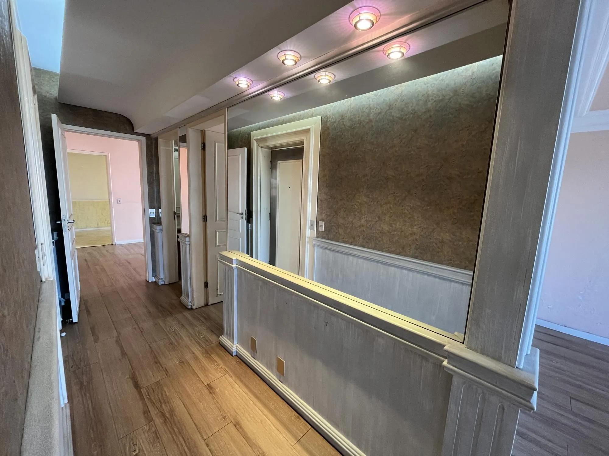 Imagem Apartamento Venda - 190.8m², 3 dormitórios, 1 suíte, 1 vaga - Centro Histórico
