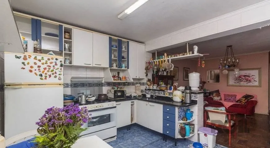 Imagem Casa 250m² - 5 dormitórios, 2 suítes e 4 vagas no bairro Santa Maria Goretti