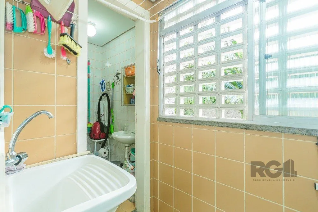 Imagem Apartamento 2 dormitórios com 1 vaga no bairro Teresópolis em Porto Alegre