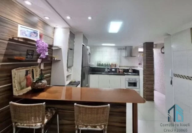 Imagem Sobrado Tríplex Semi mobiliado, 03 quartos c/suíte no Guaira/Água Verde em Curitiba PR