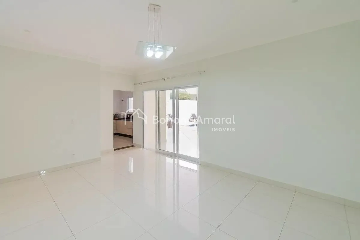 Imagem Casa de condomínio para alugar com 318m², 4 quartos e 4 vagas