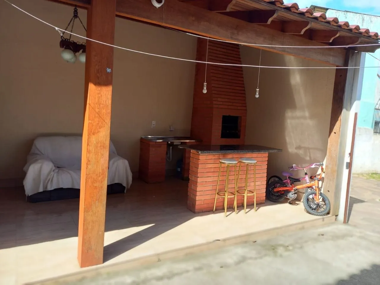 Imagem Duas casas no terreno com 2 vagas de garagem