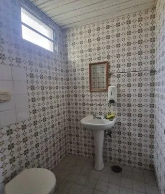 Imagem Apartamento de 2 dormitórios, semi mobiliado, ensolarado para venda no bairro Cidade Baixa em Porto Alegre/RS.