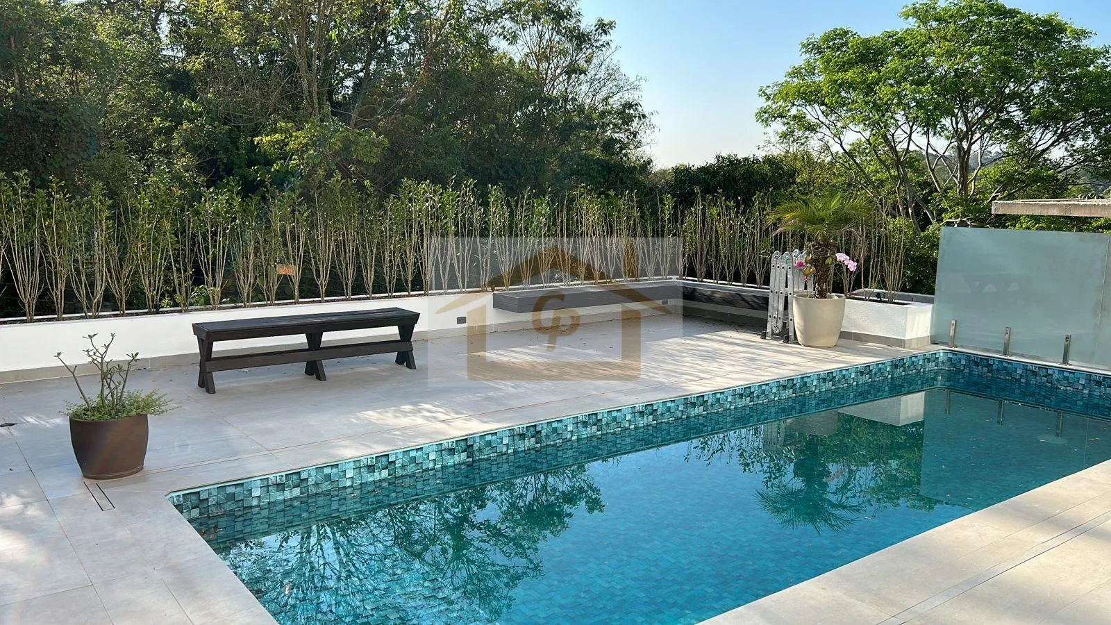 Imagem Casa com 4 quartos sendo 3 suítes, 6 vagas, Segurança e Conforto!!!