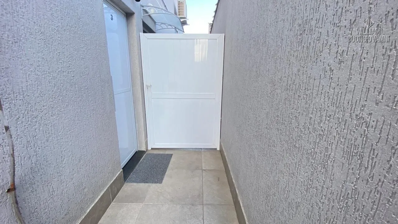 Imagem Casa de condomínio 2 dormitórios sendo 2 suítes com quintal no Tude bastos