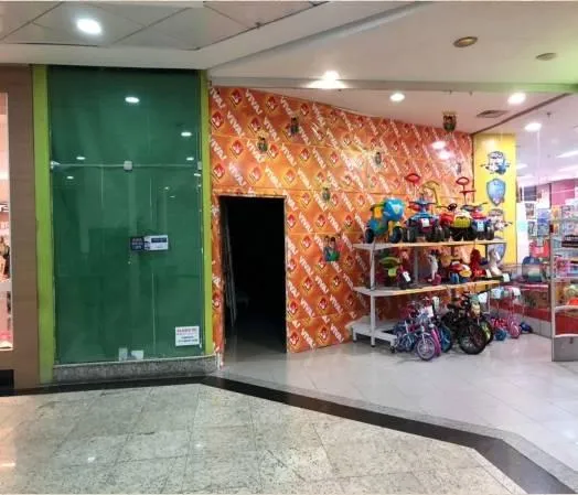 Loja comercial com 219m2com mezanino, Itaigara em Rua Almeida Garret
