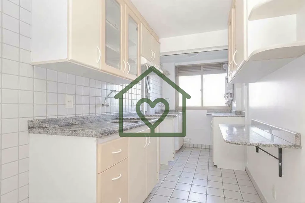 Imagem Apartamento com 3 dormitórios, sendo 1 suíte com armários, banheiro social e suíte com armário,...