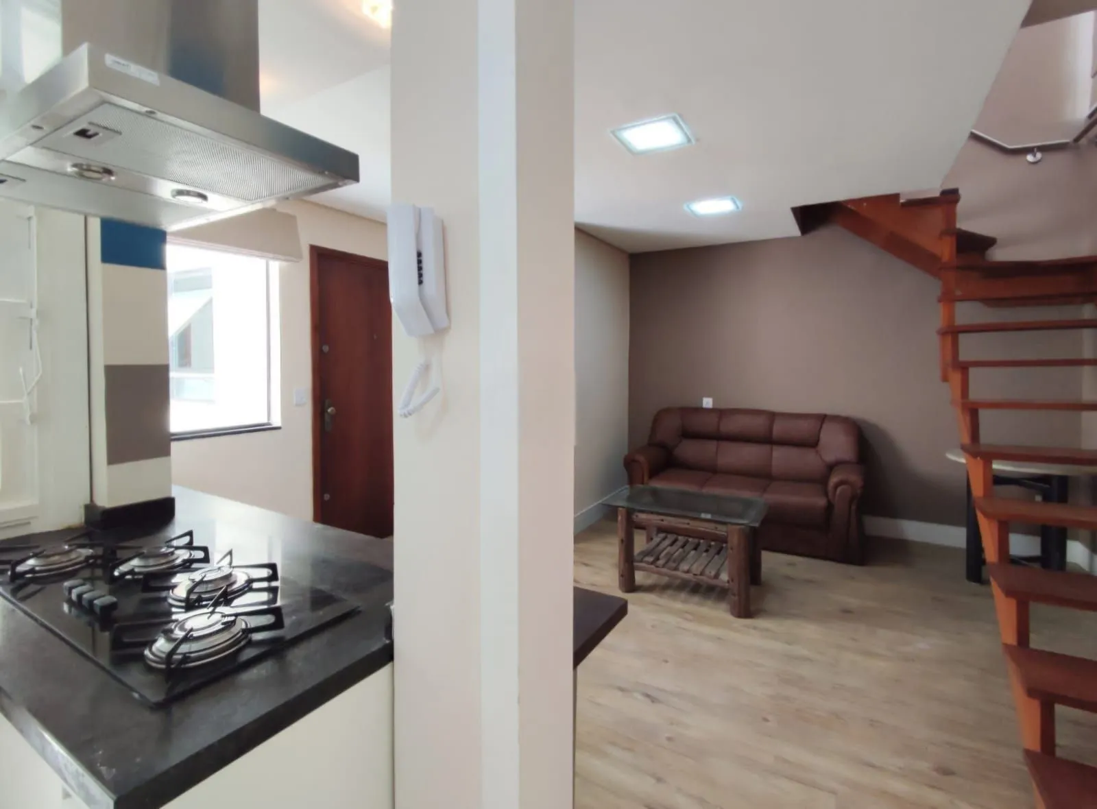 Imagem Cobertura Duplex Reformada com 115m² no Bairro Auxiliadora