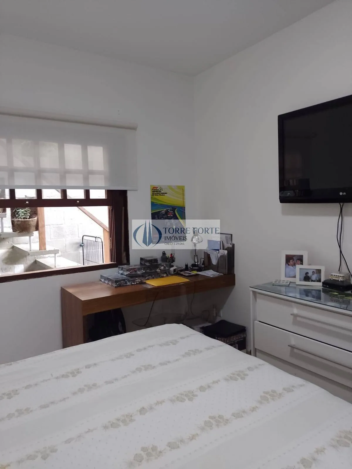 Imagem Casa com estilo moderno, 3 dormitórios, 4 vagas no Jardim Vila Galvão
