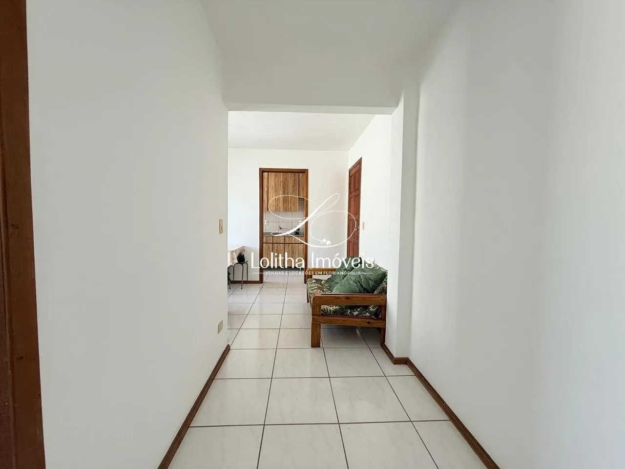 Imagem APARTAMENTO SEMI MOBILIADO COM 2 QUARTOS À VENDA EM COQUEIROS - FLORIANÓPOLIS/SC