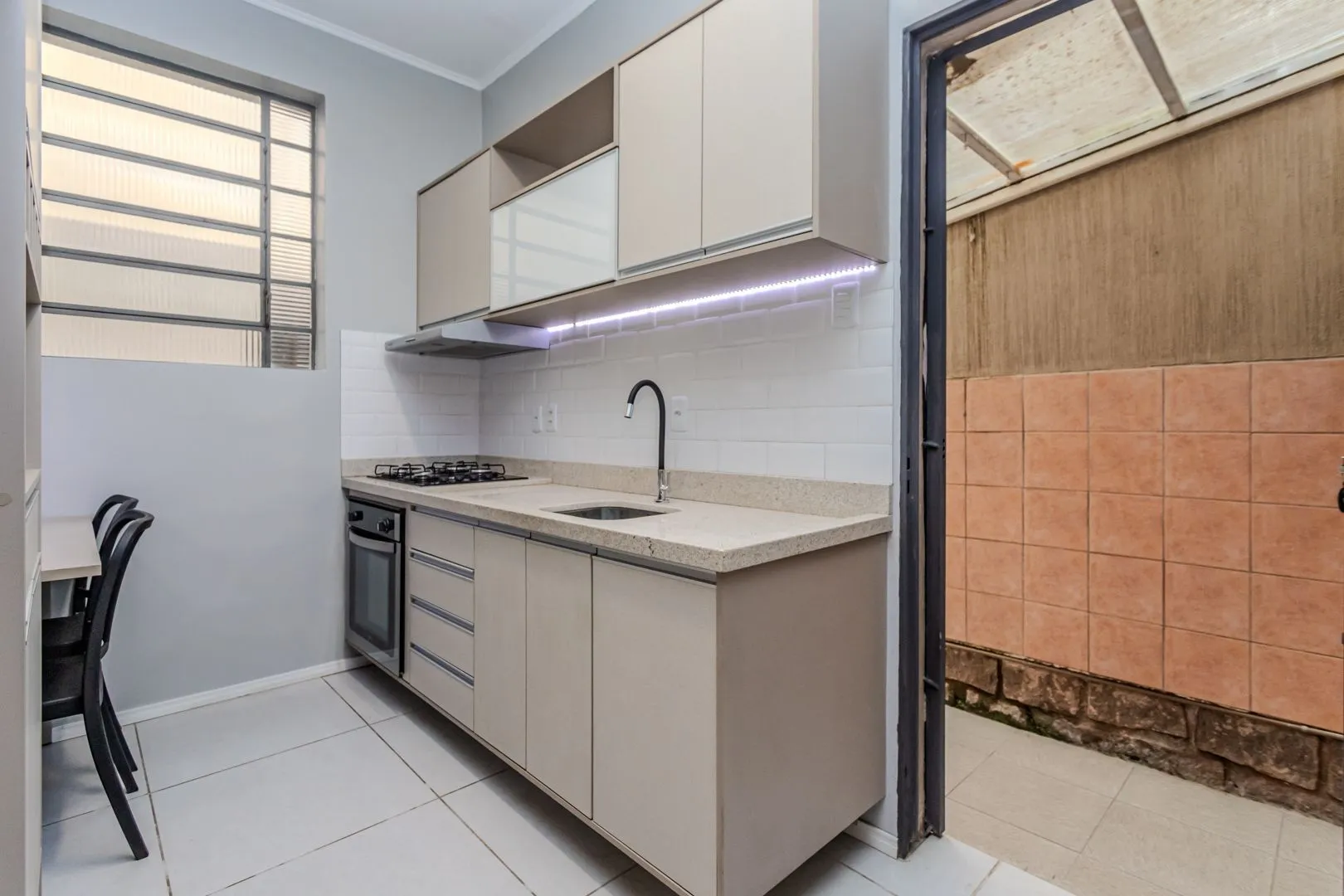 Imagem Apartamento no bairro Petrópolis de 2 dormitórios térreo com pátio DESOCUPADO
