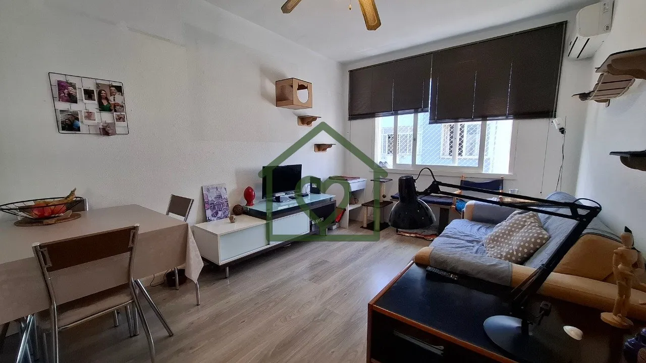 Imagem Apartamento 1 dormitório com vaga no Bairro Passo da Areia, logo atrás do Parque Germânia. Living...