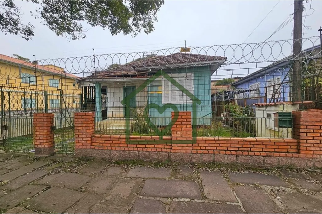 Imagem Terreno à venda em localização privilegiada no bairro Sarandi em Porto Alegre, medindo 10m x 30m,...
