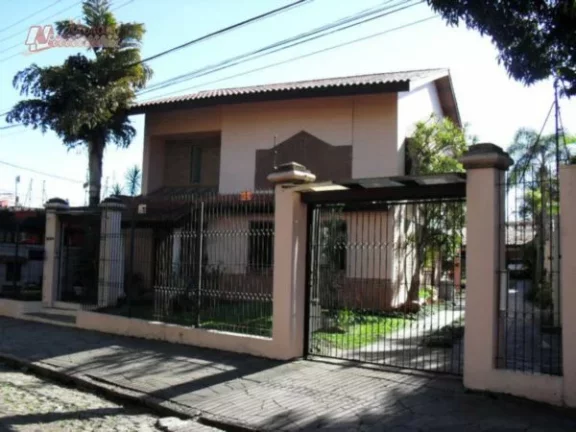 Imagem No bairro Ipanema, casa de 274 m²,4 dormitórios, suítes, vagas e piscina.