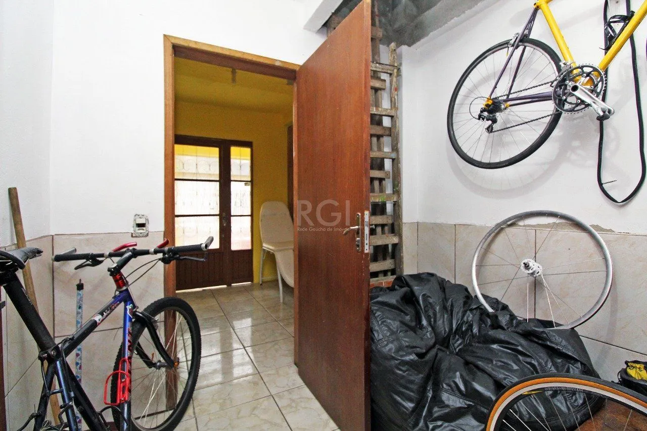 Imagem Casa para Venda - 85m², 2 dormitórios, 1 vaga - Cidade Baixa