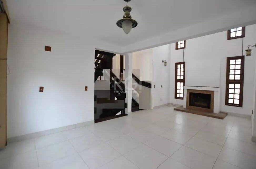 Imagem Casa para Venda - 267m², 4 dormitórios, sendo 1 suites, 2 vagas - Tristeza