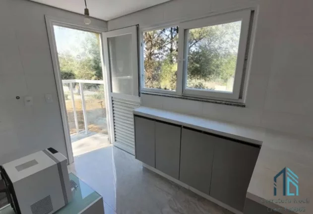 Imagem Sobrado moderno, com amplo terreno, 03 quartos c/suíte, área gourmet, em Campo Largo PR