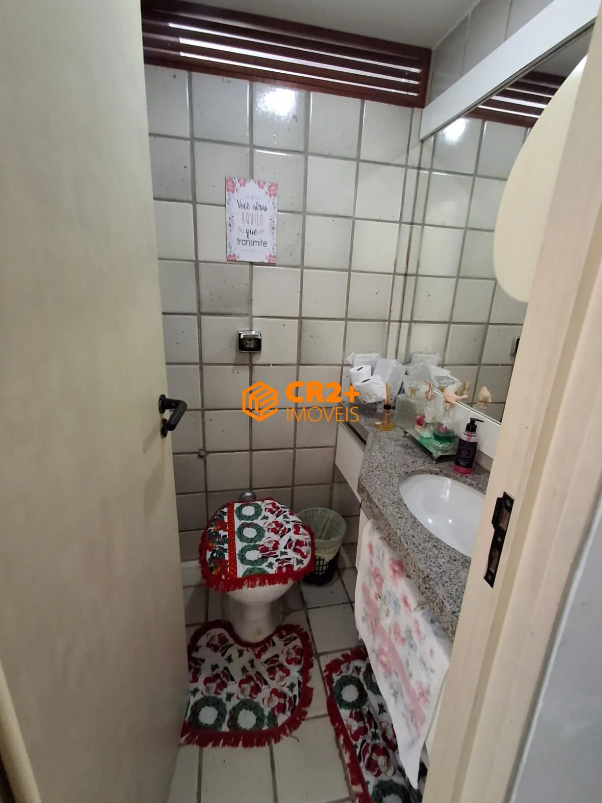 Imagem Vendo apartamento no Parnamirim, com 191 m² e com 3 suítes. Ótima localização. O