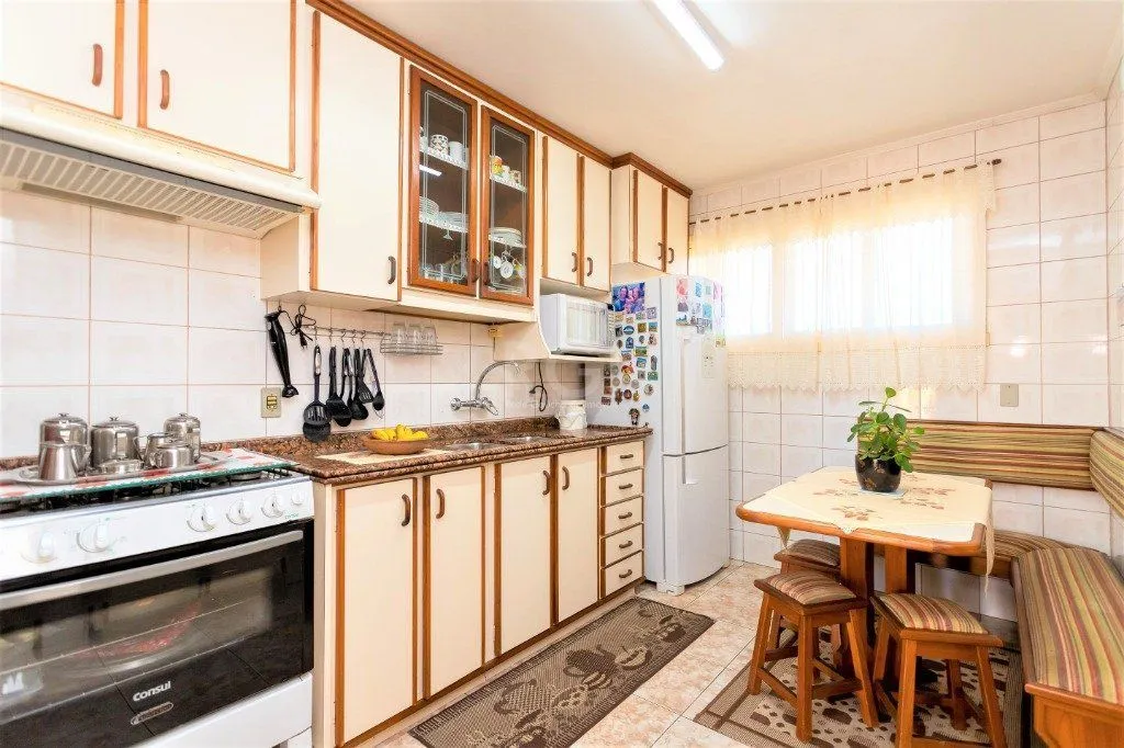Imagem Casa para Venda - 228m², 4 dormitórios, sendo 1 suites, 5 vagas - Teresópolis