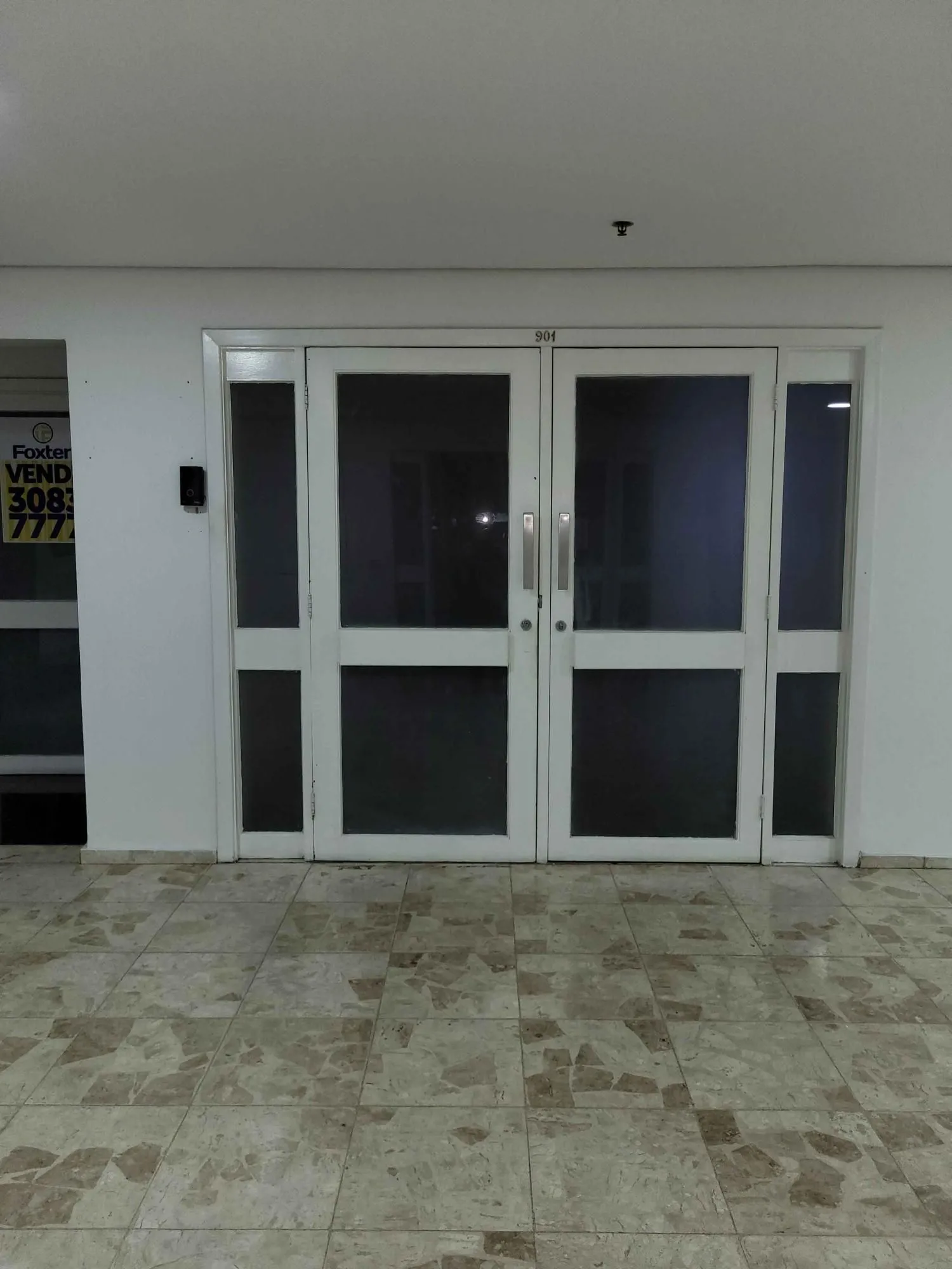 Imagem MÁFFER IMÓVEIS ALUGA CONJUNTO COMERCIAL COM 545M² DE ÁREA PRIVATIVA E 2 VAGAS DE GARAGEM Excelente conjunto comercial, localizado em região estratégica com grande fluxo de veículos e pedestres, ideal para empresas, clínicas, escritórios corporativos ou in